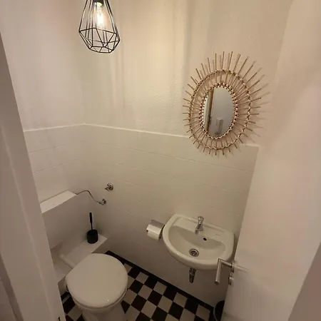 Apartment Moderne In Nr 5 - Sehr Zentral Gelegen *